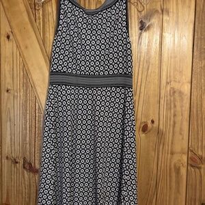 Classic sleeveless dress for any occasion